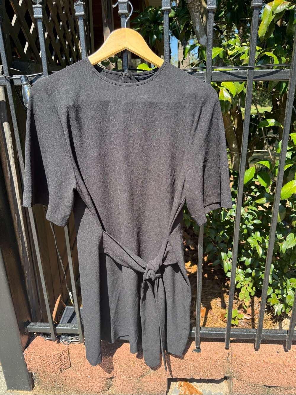 Felicity & Coco Black Tie-Waist Short Sleeve Dress Size Small